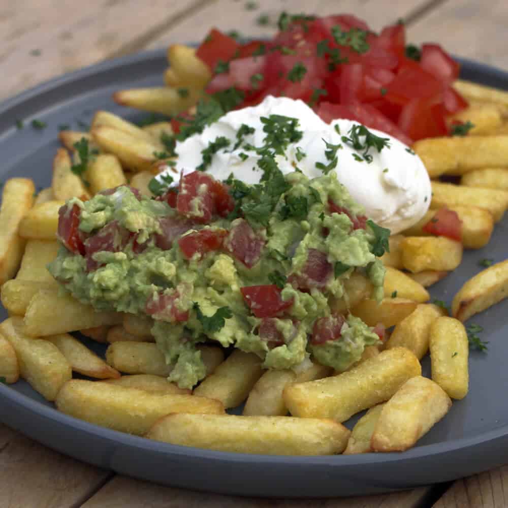 Loaded fries van de BBQ? Ja, dat wil je! Ga bijvoorbeeld voor dit Patatje Mexicaans!