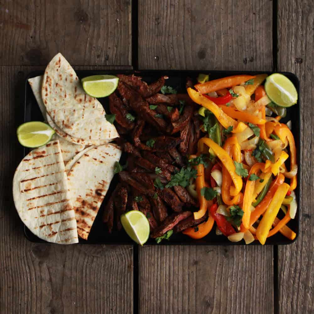 Skirt Steak Fajita's Fajiatas van de BBQ: in een handomdraai een volledige maaltijd van de BBQ!