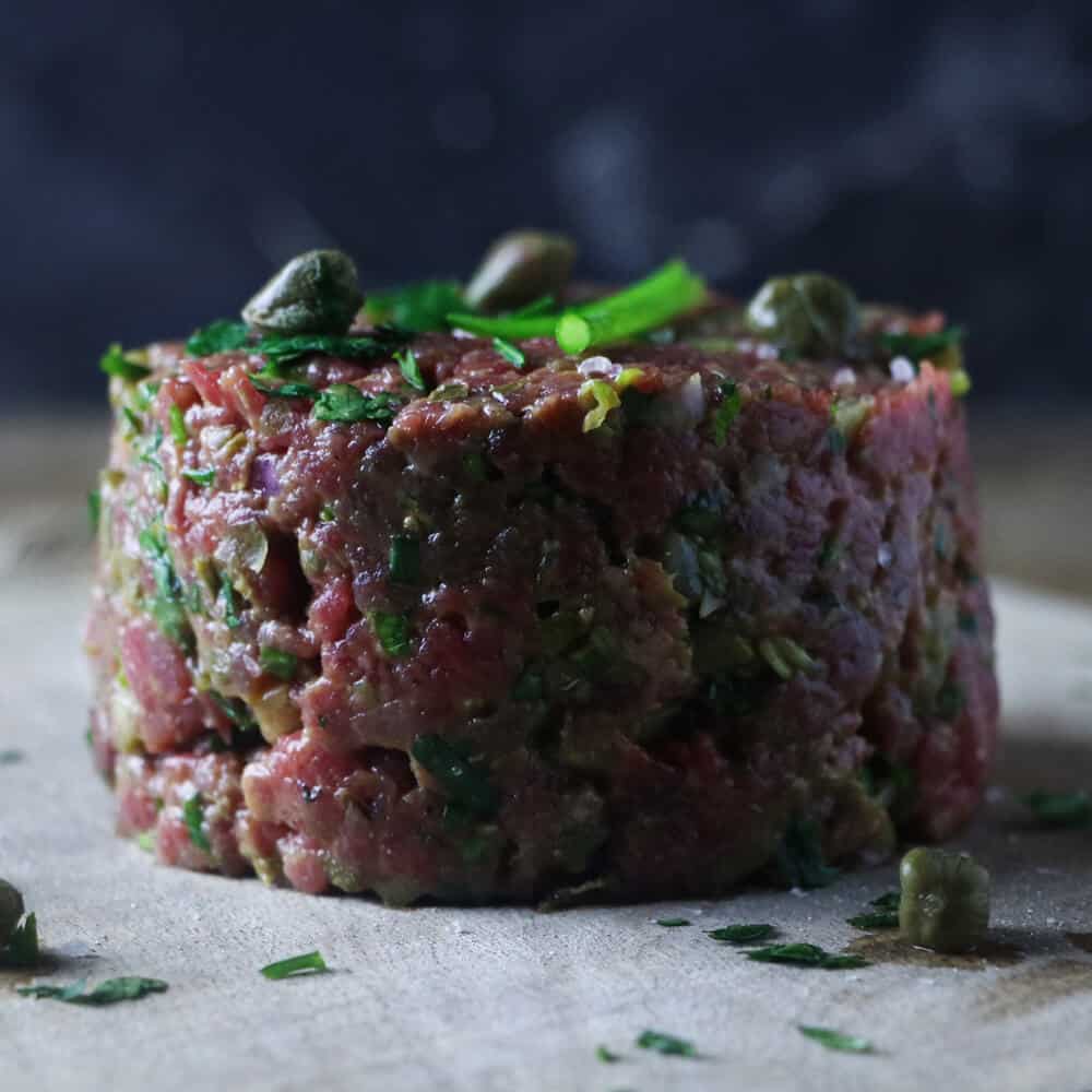 Koud Gerookte Steak Tartare koudgerookte-steak-tartare-uitgelicht