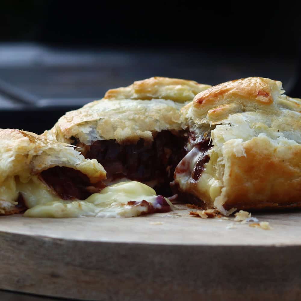 Camembert in Bladerdeeg van de Pizzasteen