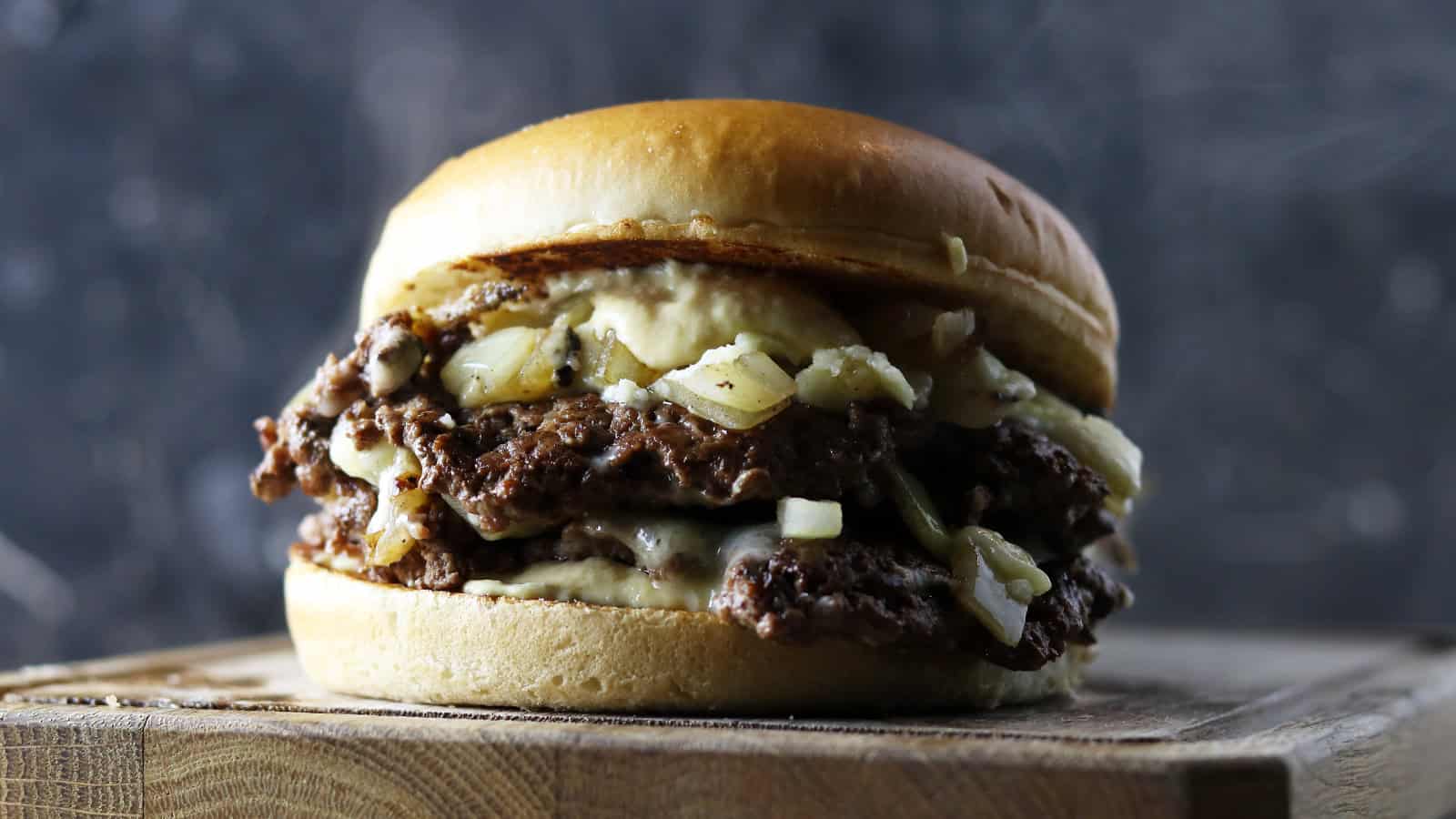 philly cheese smashburgers recept