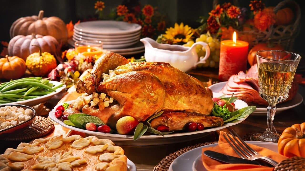 A festive Thanksgiving table with turkey, sides, and warm décor—perfect for trusted, 24/7 home comfort by local experts.