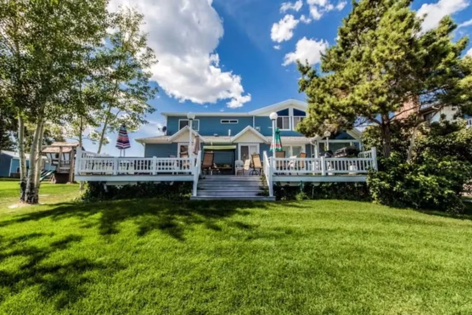 Lakeside Retreat