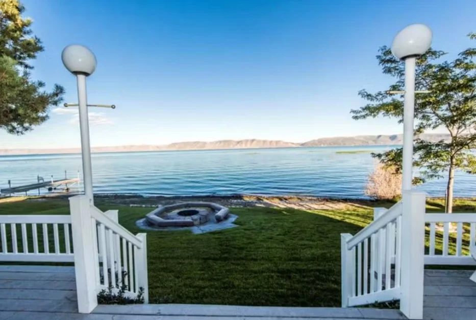 Lakeside Retreat
