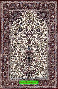 Persian Isfahan rug vegetable dye rug with vase of immortality. Size 4.9x7.4