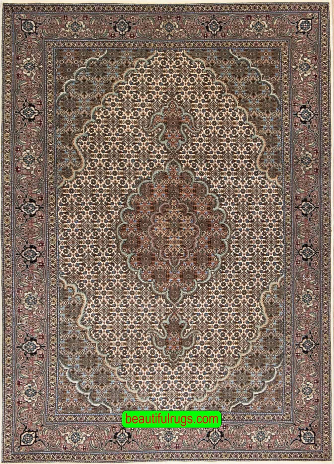 2323- Accent rug. Handwoven Persian Tabriz wool and silk rug. Size 3.5x5.3. 