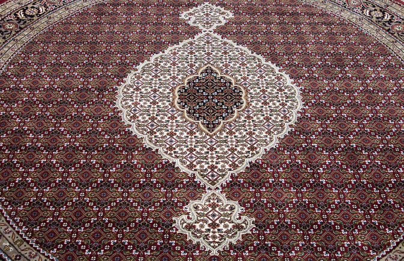 8x8 round area rug. Handmade wool round area rug in red color made in India.