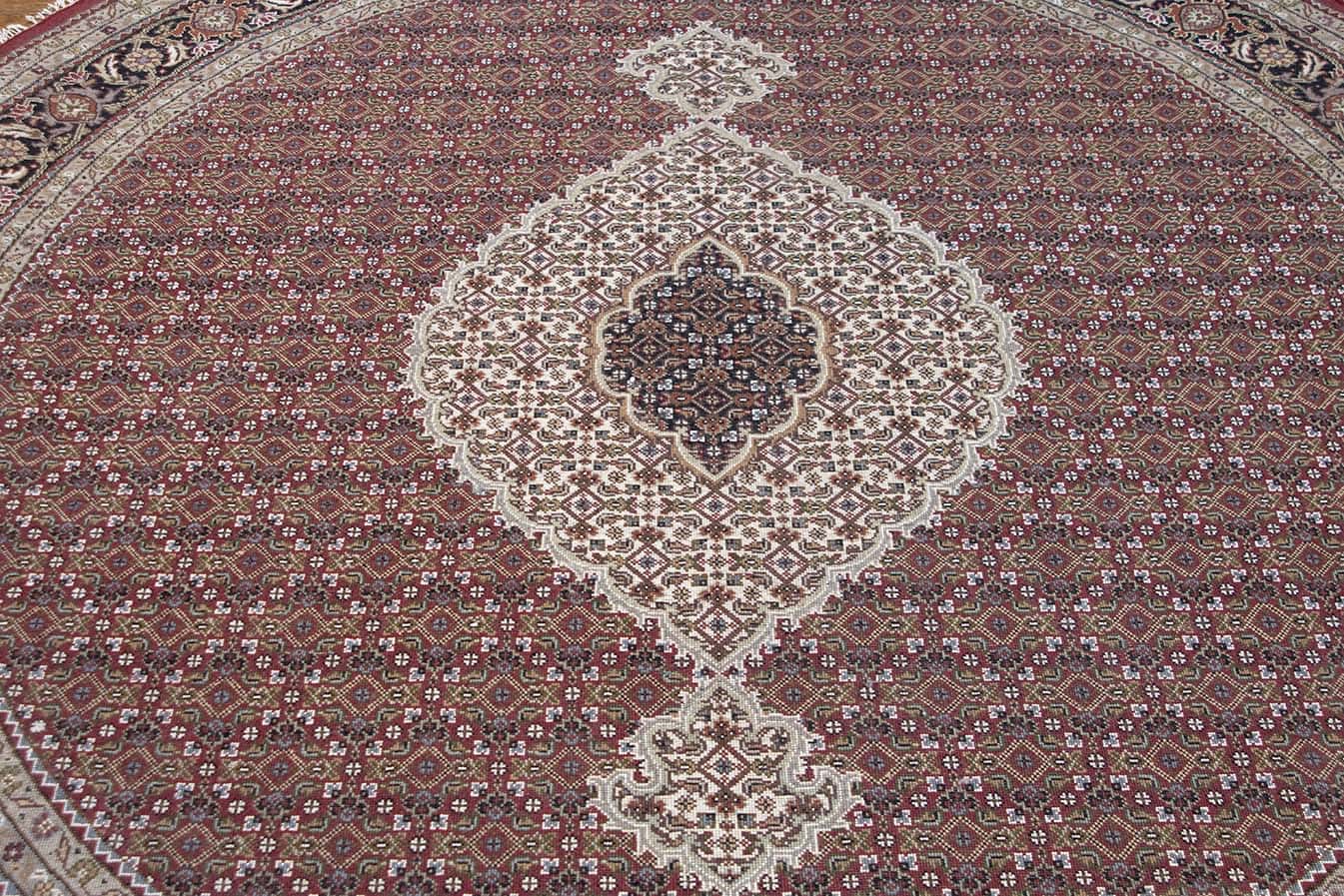 8x8 round area rug. Handmade wool round area rug in red color made in India.