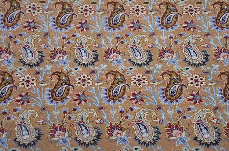 1206- Paisley design carpet, handmade Iranian Esfahan carpet in kork wool and silk. Size 3.10x5.8. Backside image.