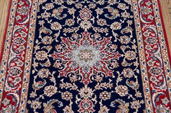 Rug 7550- Beautiful floral 10 ft hallway runner rug. A fine Persian hallway rug made from kork wool and silk. It measures 2.7 x 10.4.