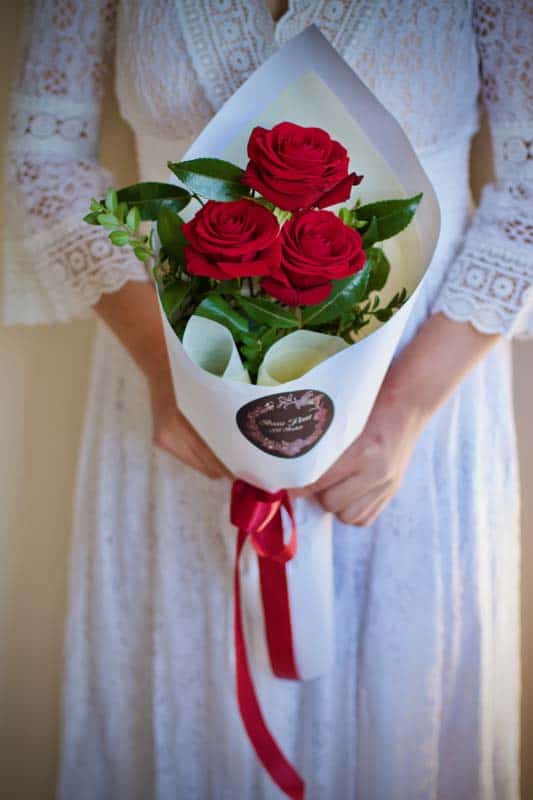 3 Roses - Image 2