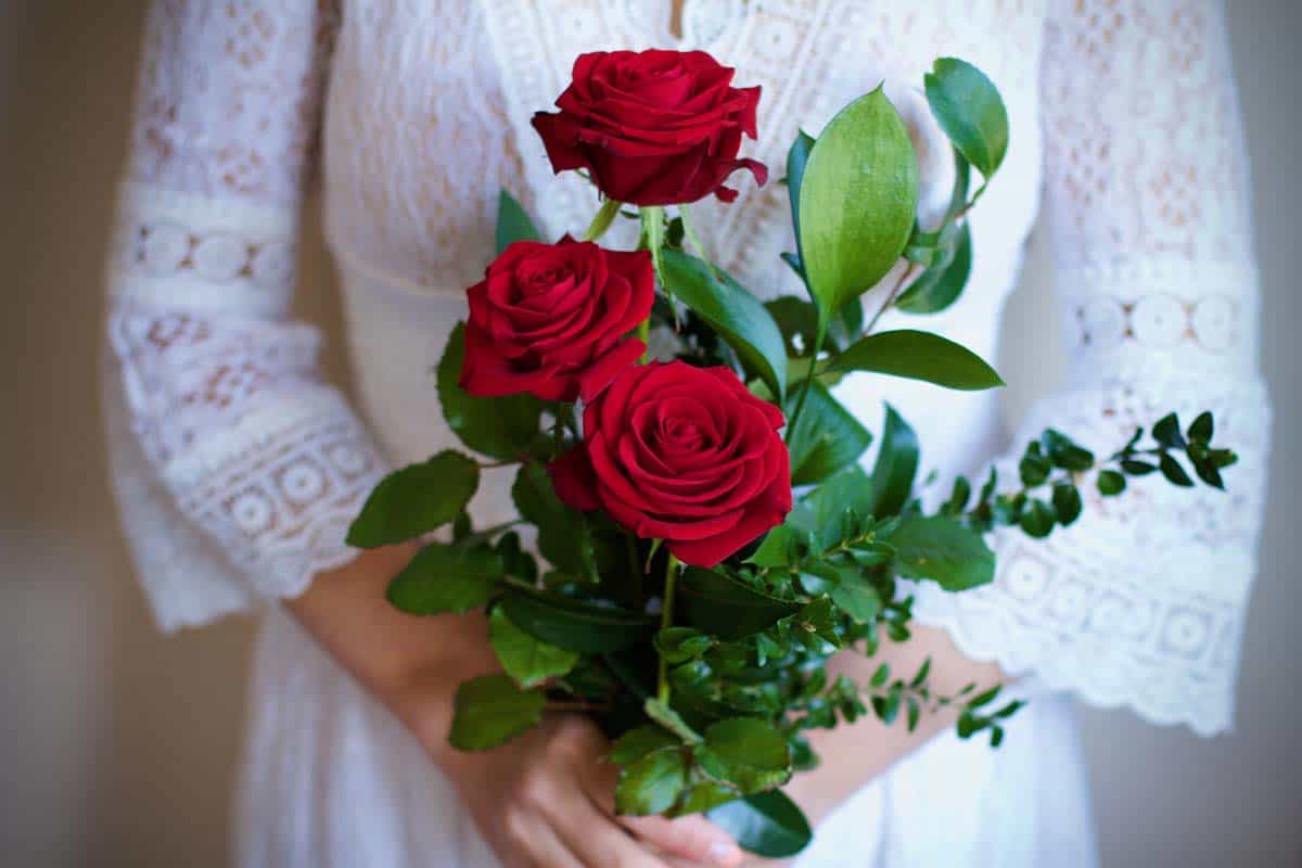3 Roses - Image 4