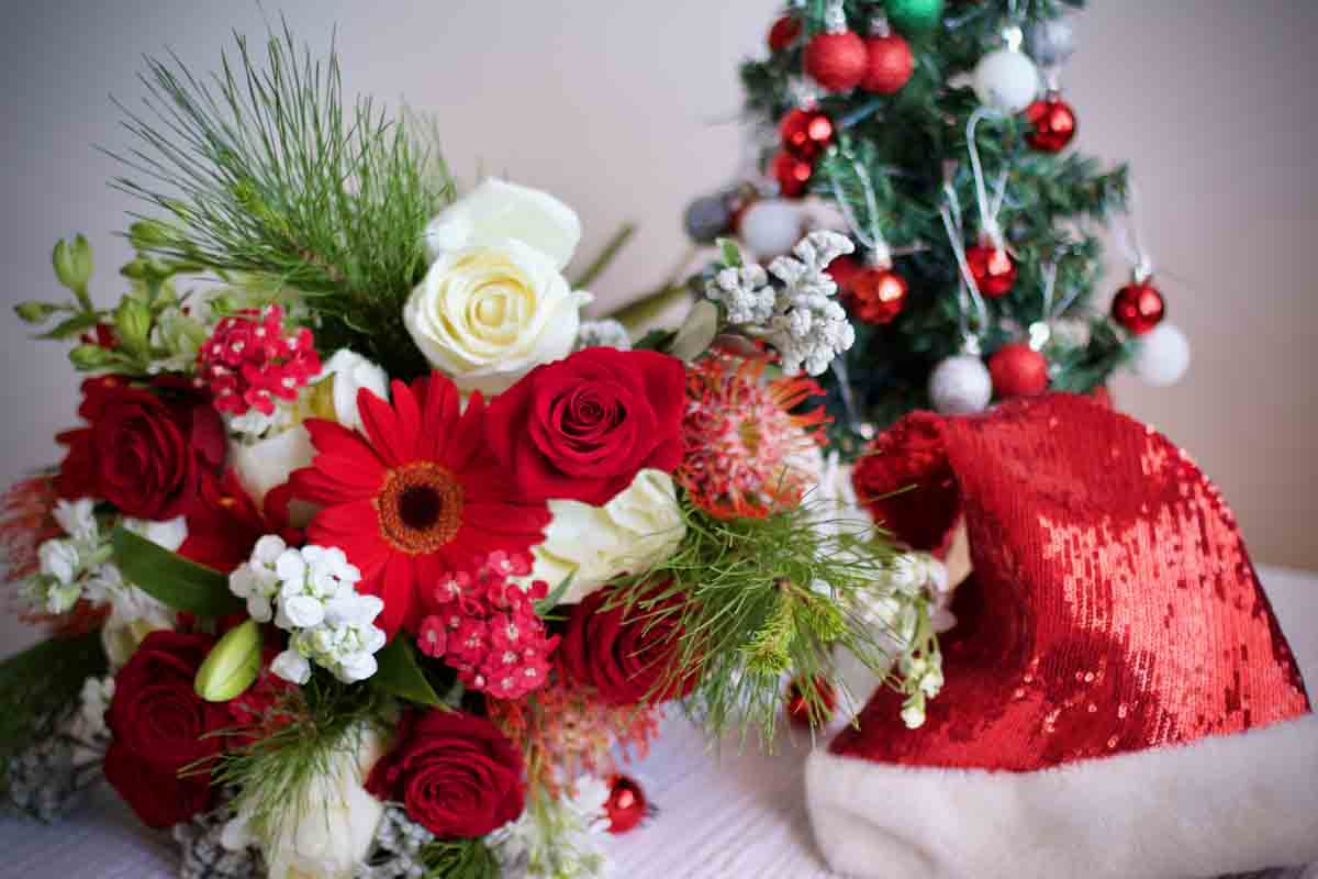 Christmas Flower Bouquet - Image 4