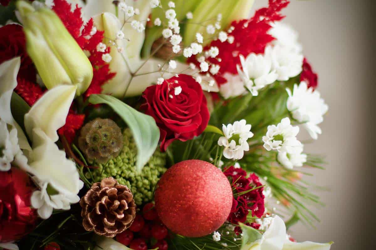Red & White Christmas Bouquet - Image 2