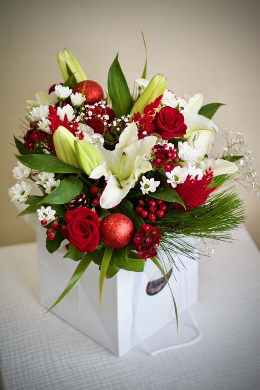Red & White Christmas Bouquet - Image 4