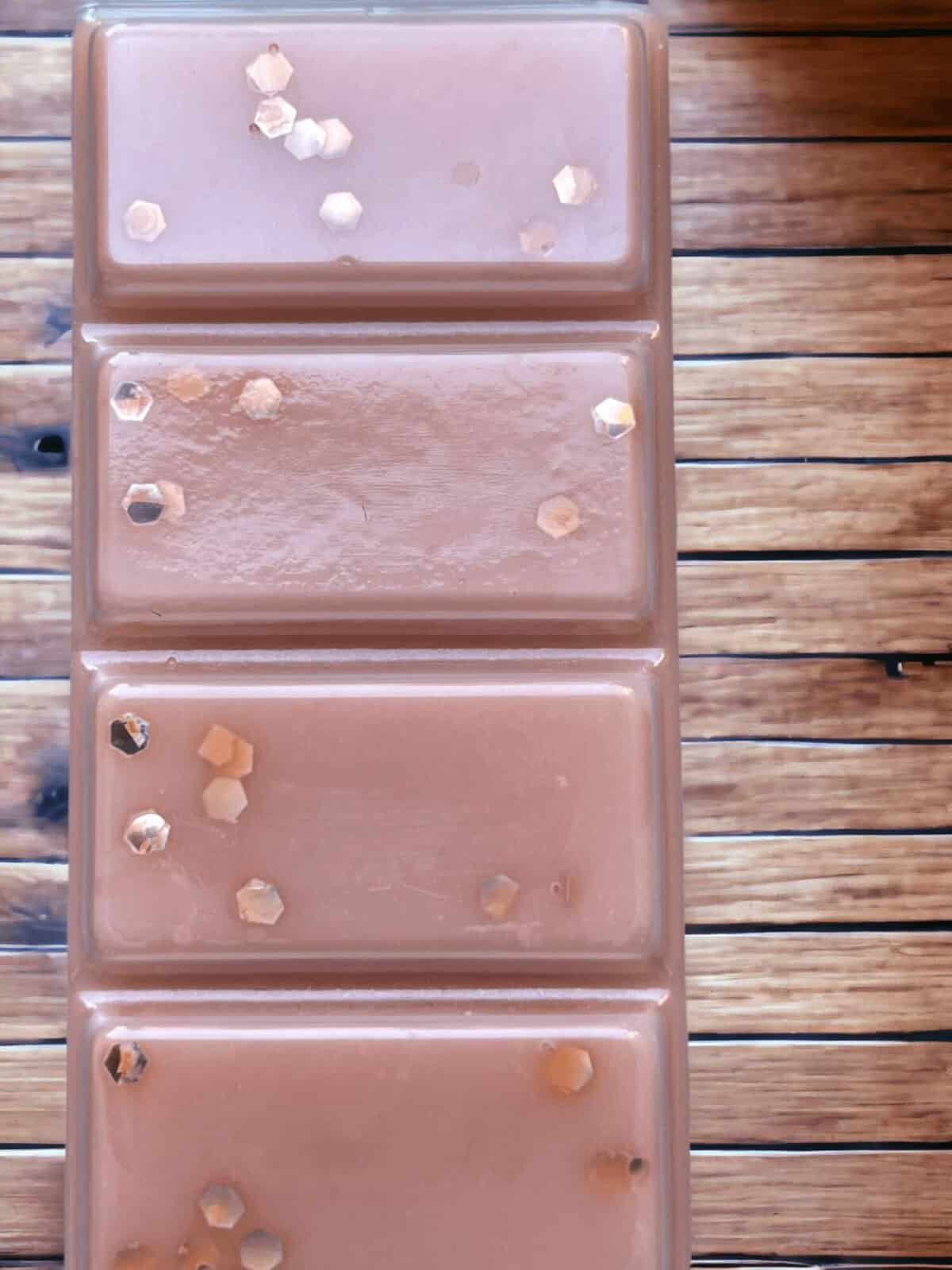 Cedarwood Amber Scented Soy Wax Melts - Image 4