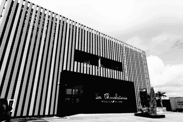 Façade bardé de bois de l'entreprise La Chocolaterie