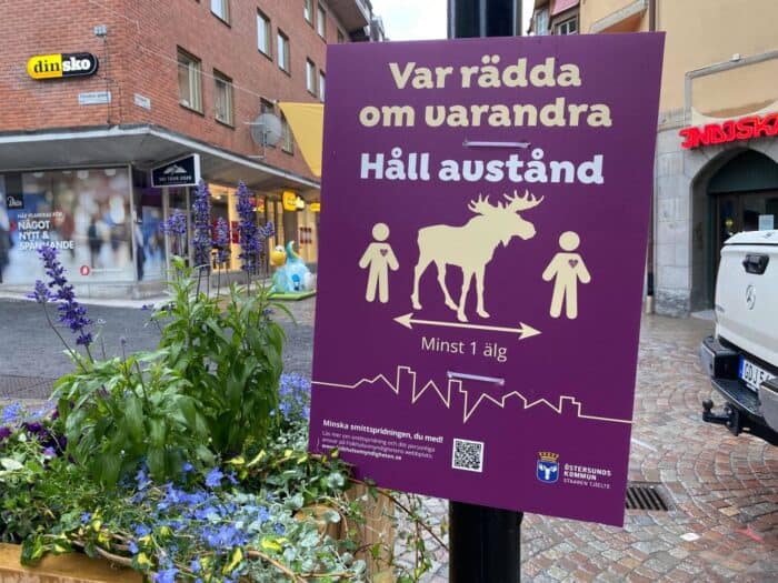 Östersund, Jämtland, Sweden, Var rädda om varandra, Håll Avstånd, Minst 1 älg, Corona, Covid