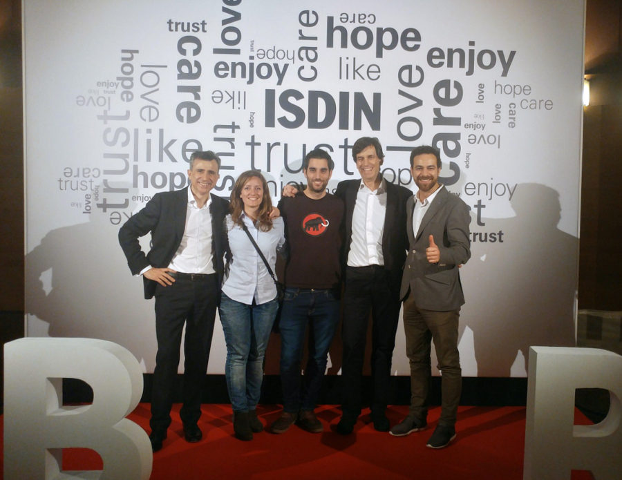 El equipo Lacadena con los jefes de ISDIN - Más majos que las pesetas