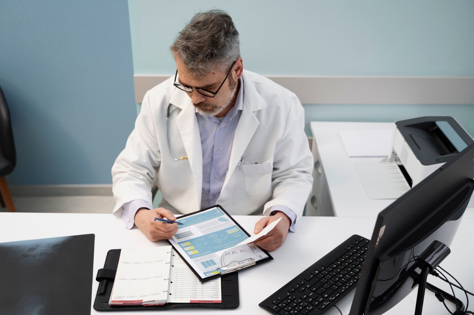 Entenda o Programa de Controle Médico de Saúde Ocupacional (PCMSO) pela NR 17