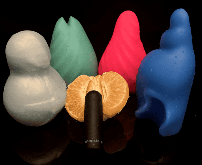 vibrador discreto encima de uma mexerica aberta vibrador discreto encima de uma mexerica aberta