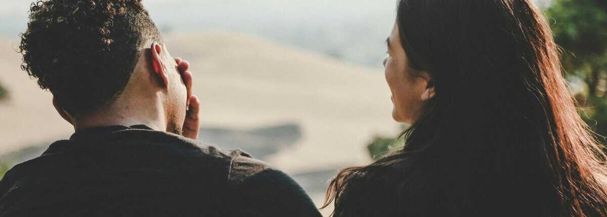 Casal pronto para discutir o relacionamento