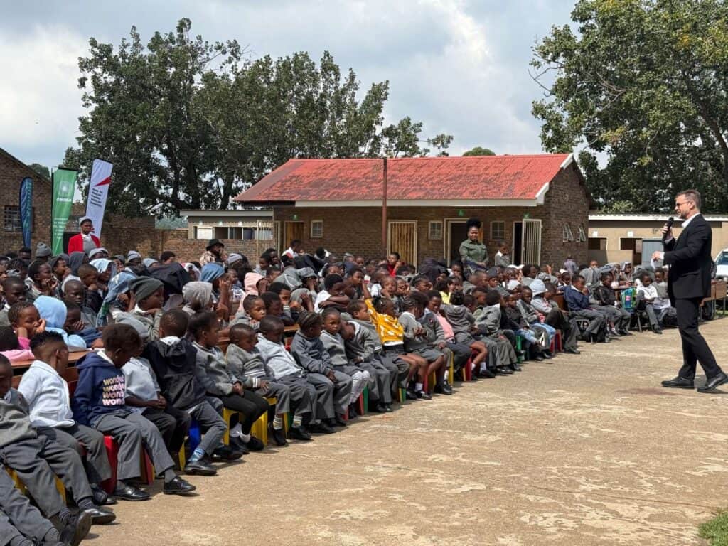 BME, Omnia Group, Omnia Agriculture, donate, CSI, mobile classroom, Fundisisa Combined School, Dryden, Mpumalanga.