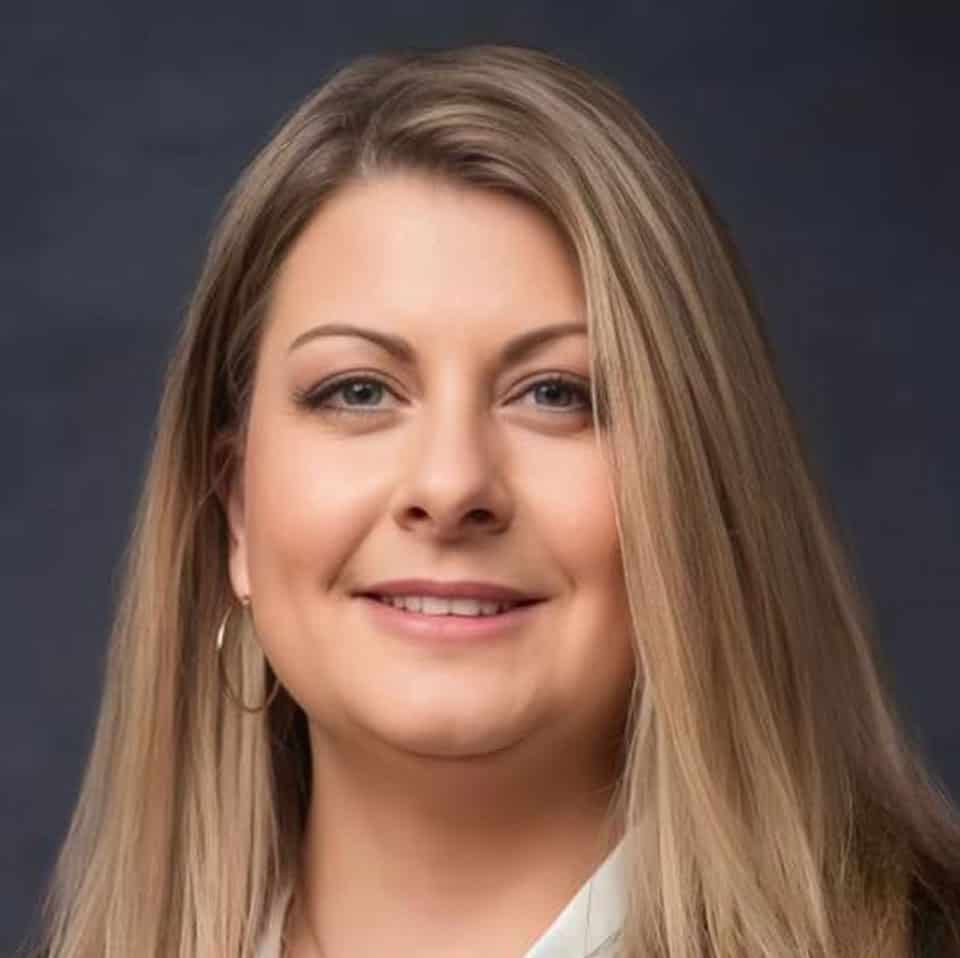 Candid headshot of Rachelle Downey promoting The BoatHouse Girls Podcast, female empowerment, and leadership.