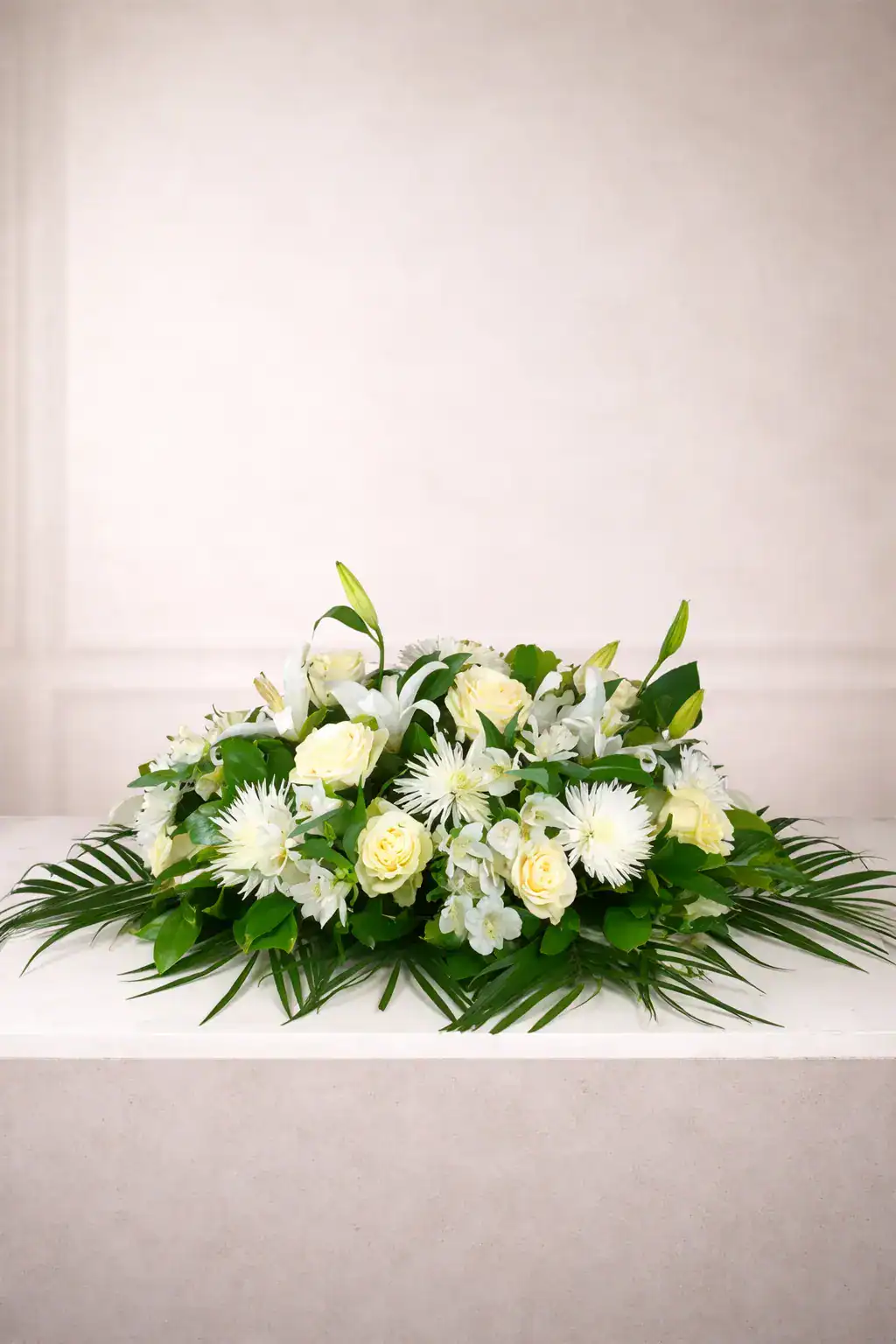 Almohadón de rosas blancas