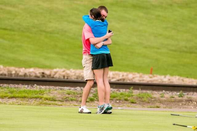 La Crosse photographer captures heartwarming moment of hug at golf course.