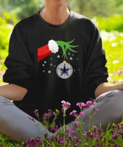 The Grinch Christmas Ornament Dallas Cowboys Sweat Shirts1