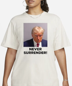 TRUMP MUGSHOT NEVER SURRENDER T-SHIRT1