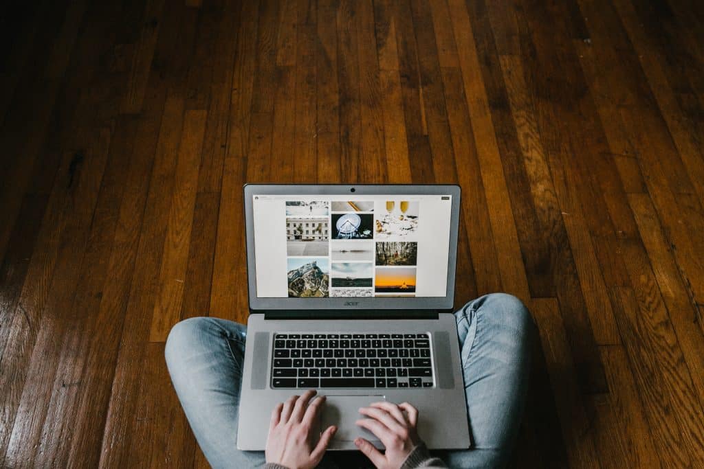 clothing startup: pros of selling online