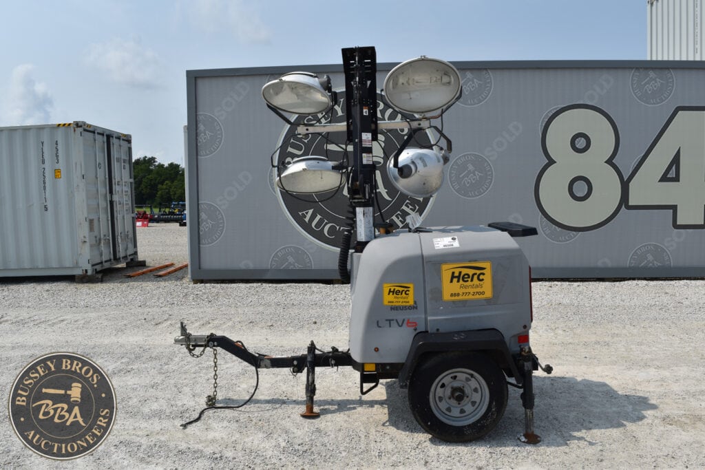 Mobile lighting tower with four large floodlights for construction sites.