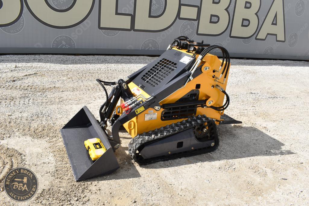 Mini excavator with tracked movement and hydraulic arm, ideal for construction and landscaping proje.