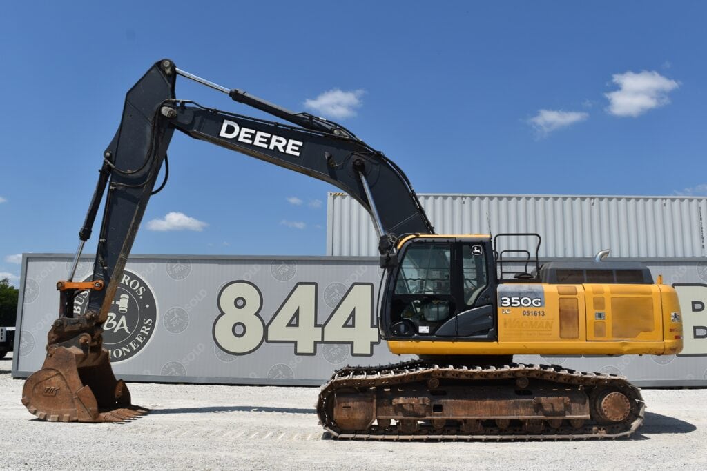 Deere 350G excavator at heavy equipment auction site.