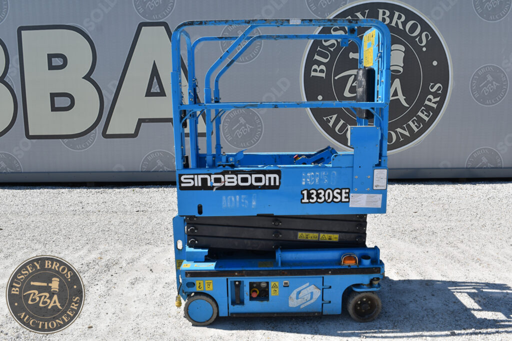 Blue Sinoboom electric scissor lift at heavy equipment auction.