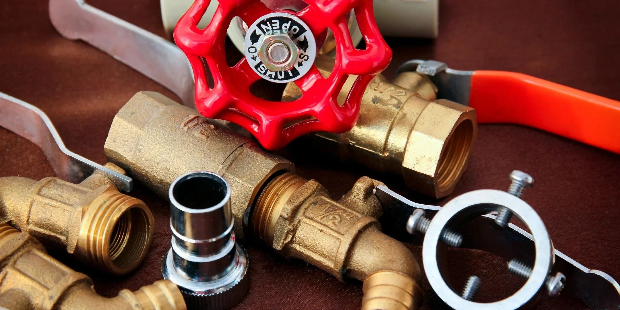 Plumbing-Service-Tools-With-Brass-Fittings-Valves-And-Pipe-Connectors