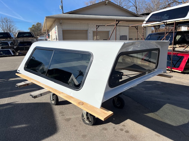NEW 23-C FORD SD 81.9" COLOR: Z1 OXFORD WHITE N4711769