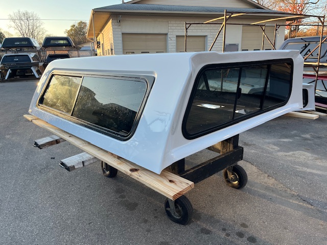 NEW 20+ CHEVY 82" COLOR: SUMMIT WHITE N4717248