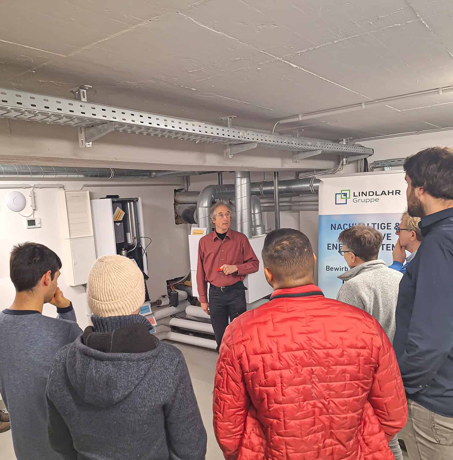 Schulung im Technikraum bei der Lindlahr Gruppe