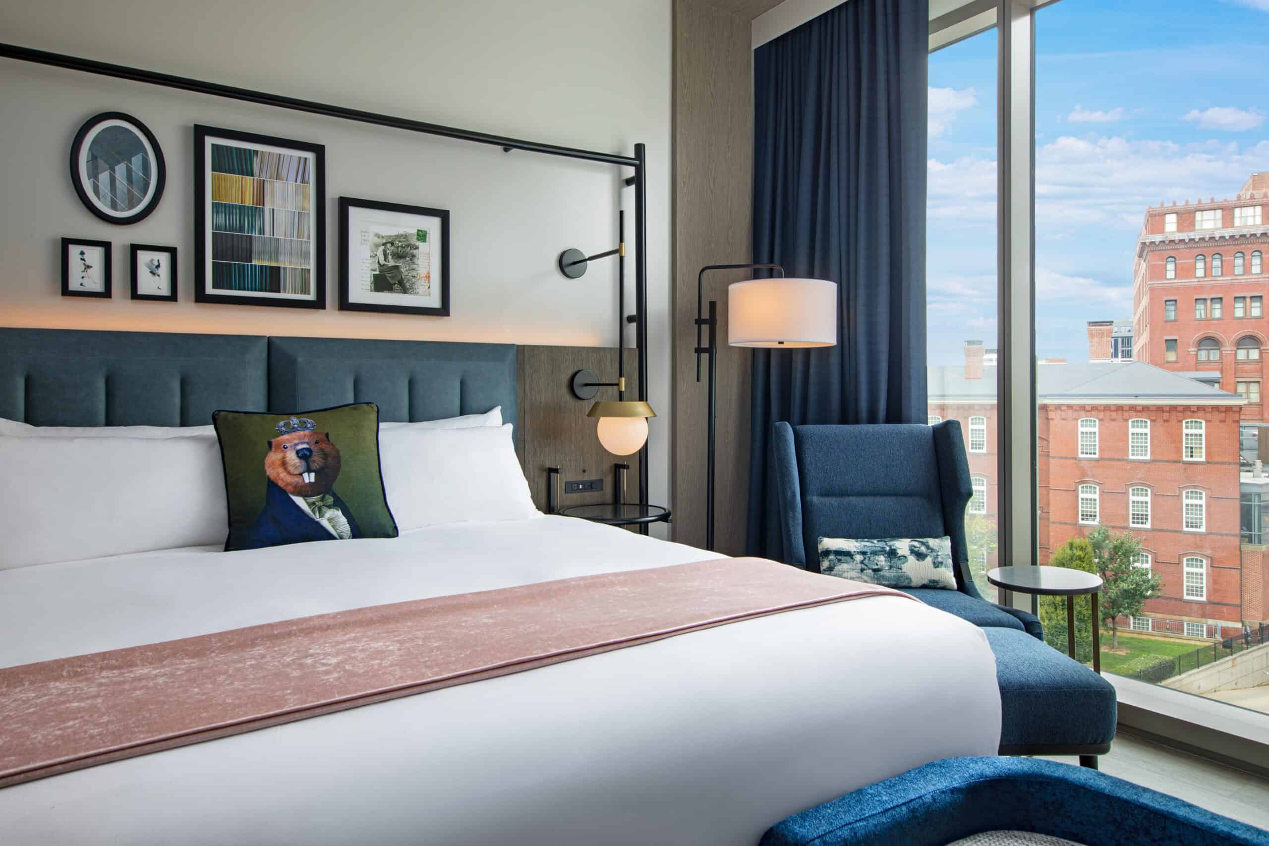King guest room at The Royal Sonesta Capitol Hill featuring a view of Washington, D.C. landmarks.