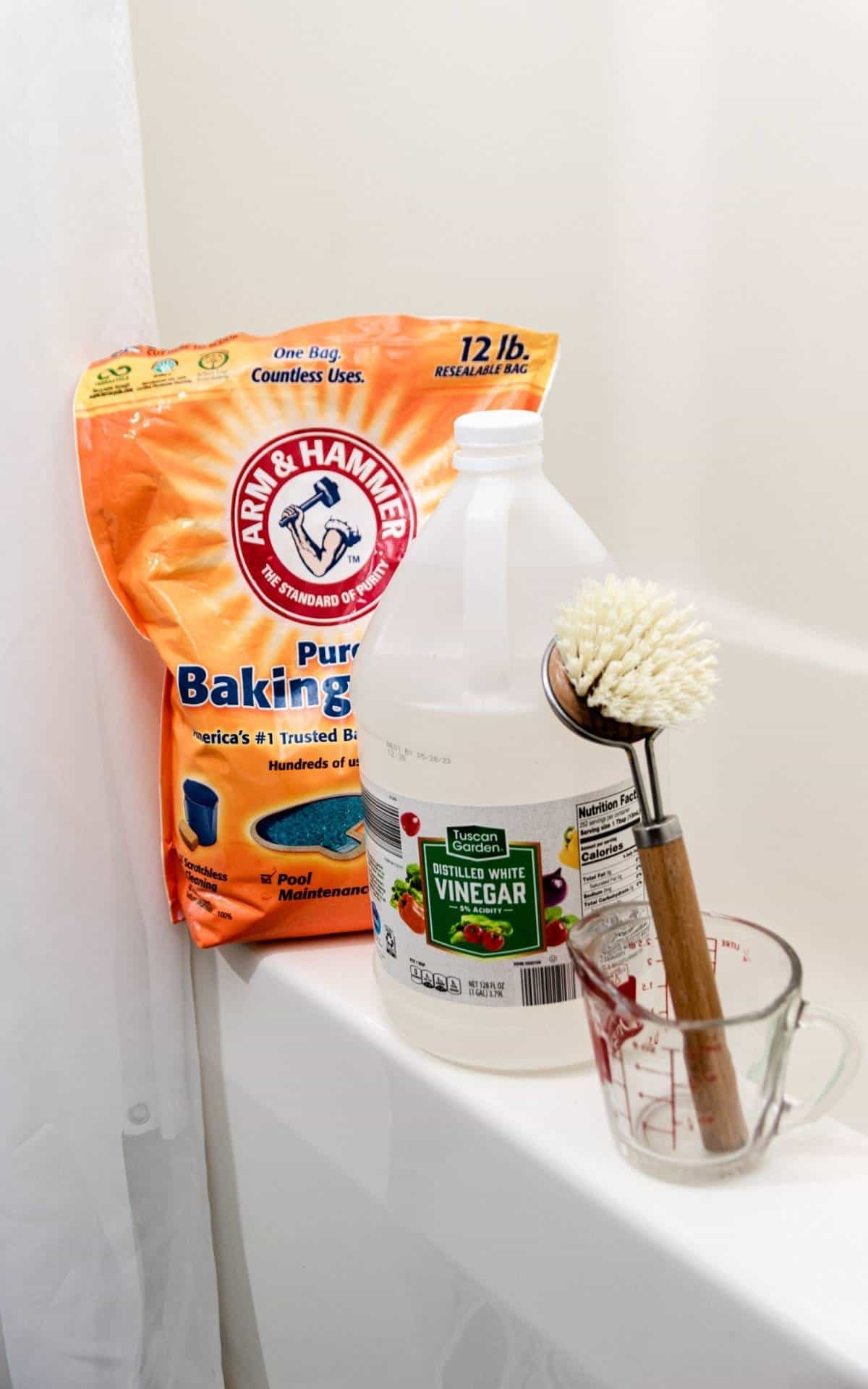 How to Clean Bath Mats With Suction Cups: Vinegar Tips