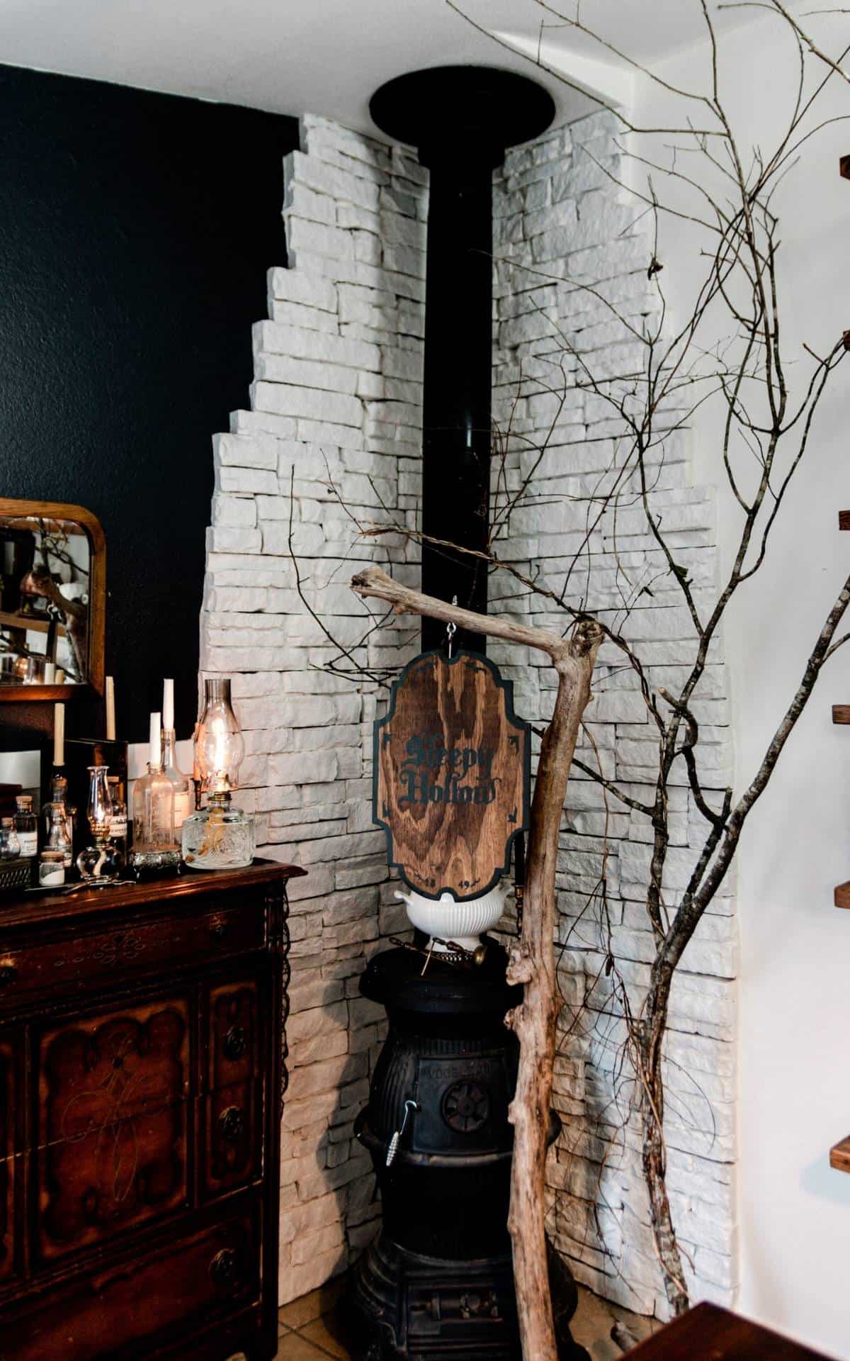 DIY Sleepy Hollow Sign — Capturing Wonderland