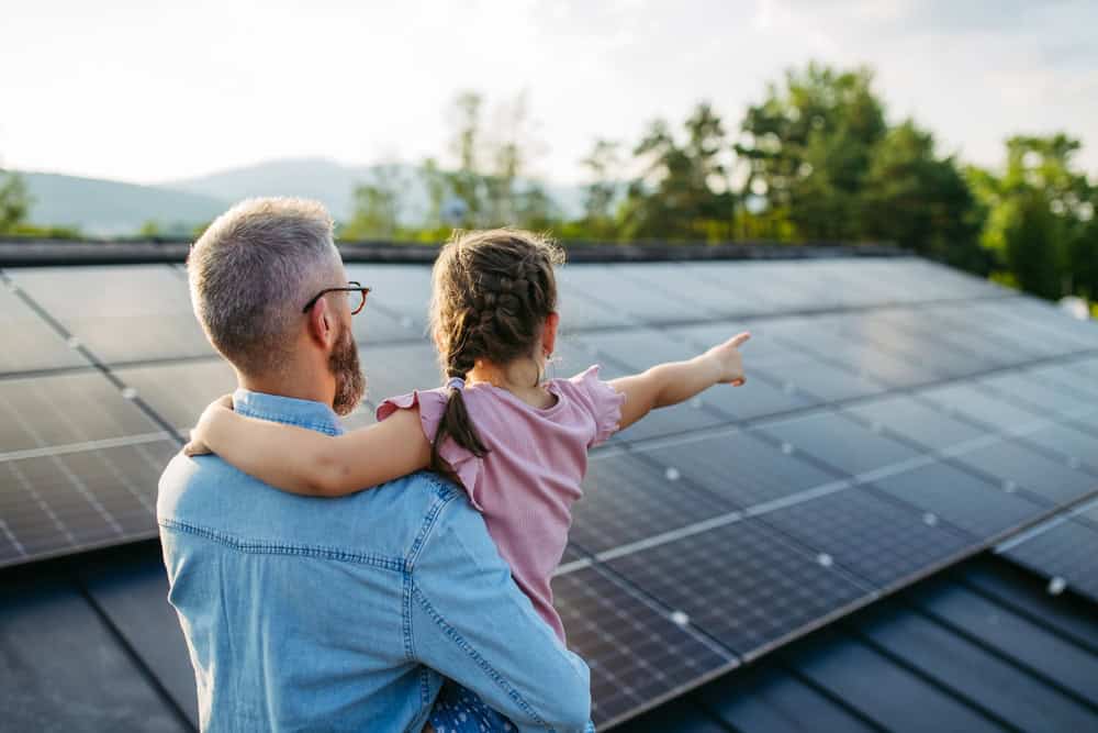 Cum să alegi panourile fotovoltaice potrivite pentru casa ta: ghid complet