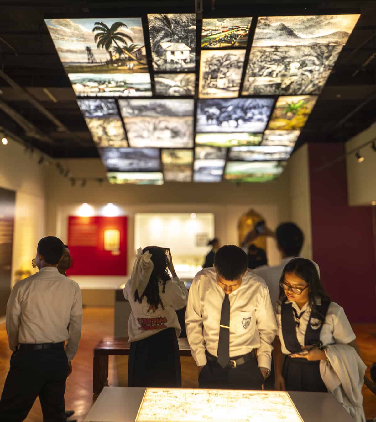 Students on an educational tour at the Panama Canal Museum in Casco Viejo, exploring interactive exhibits about Panama’s history and the construction of the Canal.