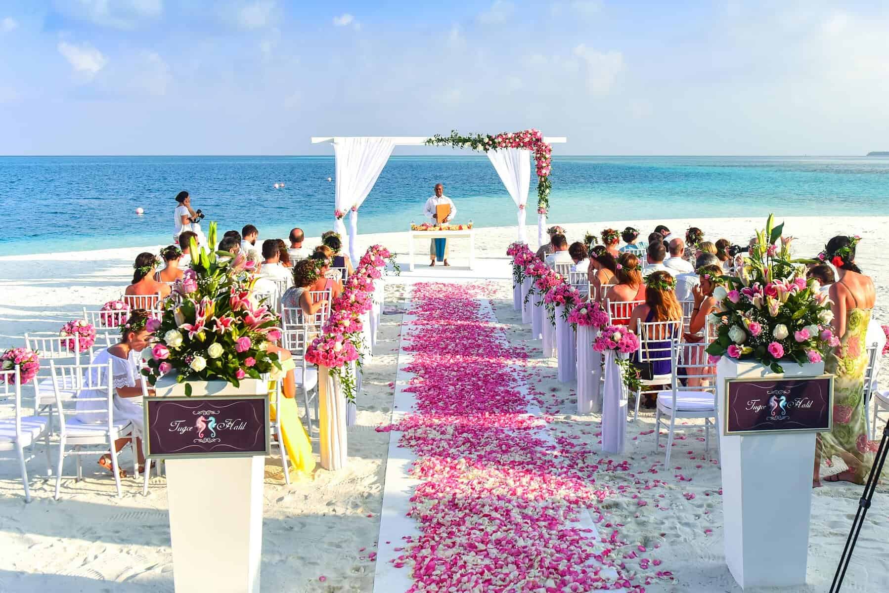 Elegant beach wedding setup in Panama with rose petals, ocean view, and tropical ambiance — destination weddings in Panama.