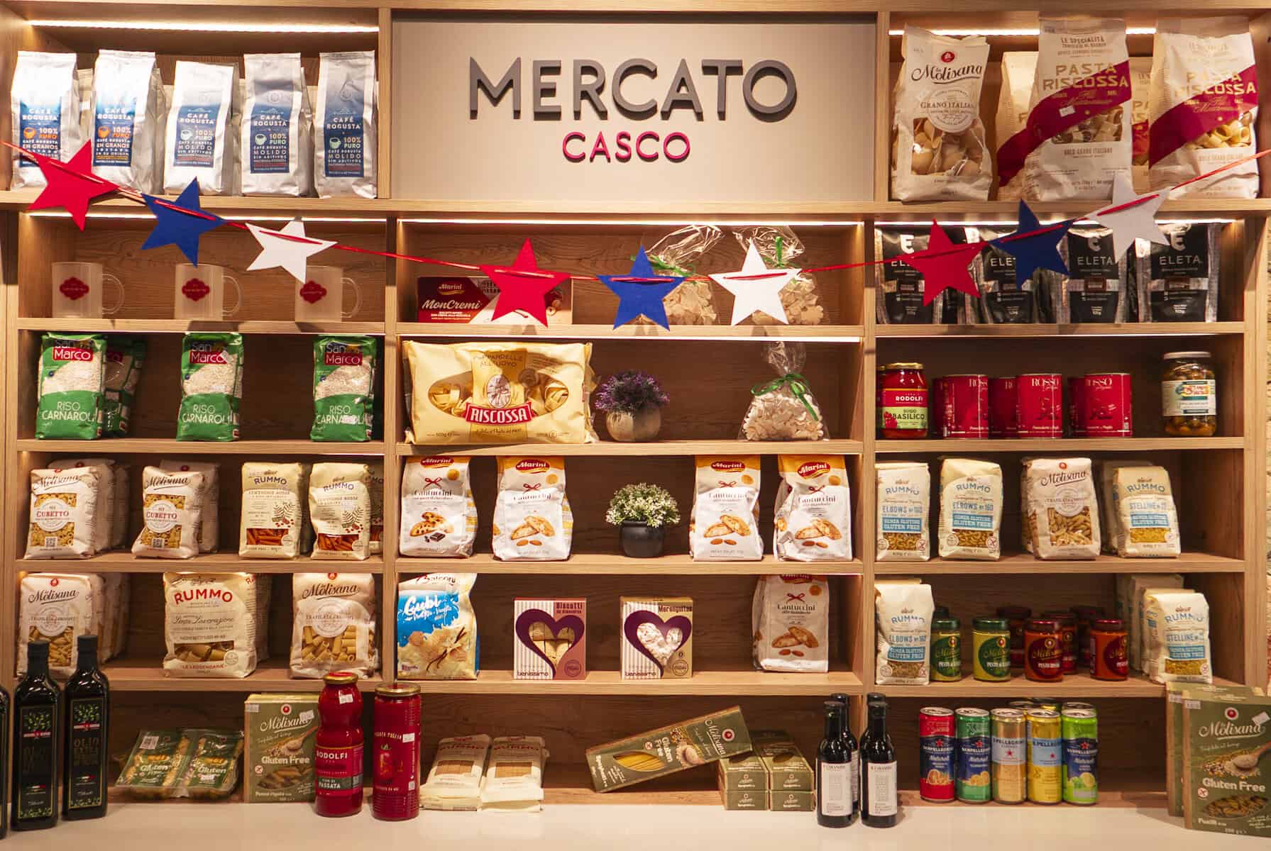 Mercato Casco retail wall at Benissimo Gelato Café in Casco Viejo Panama
