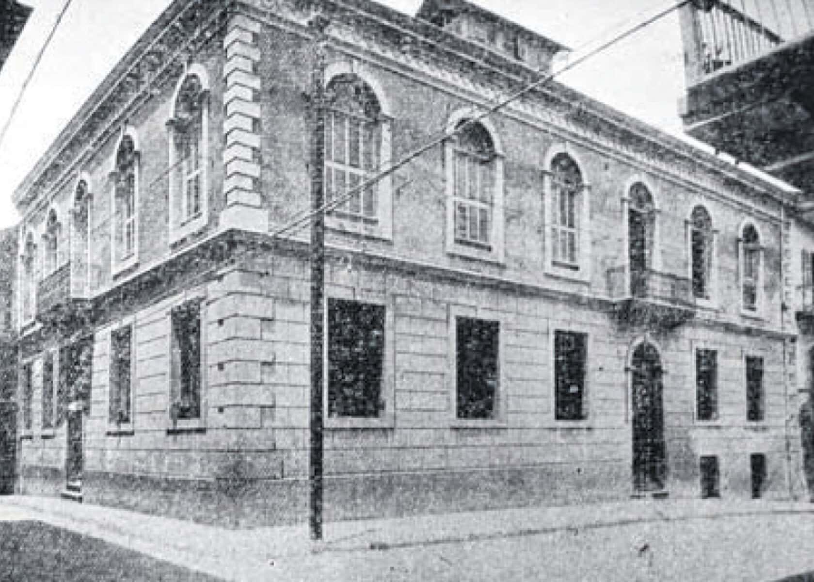 Historic photo of Casa Garay, one of Casco Viejo’s classic corner buildings, representing early Republican architecture in Panama Ci