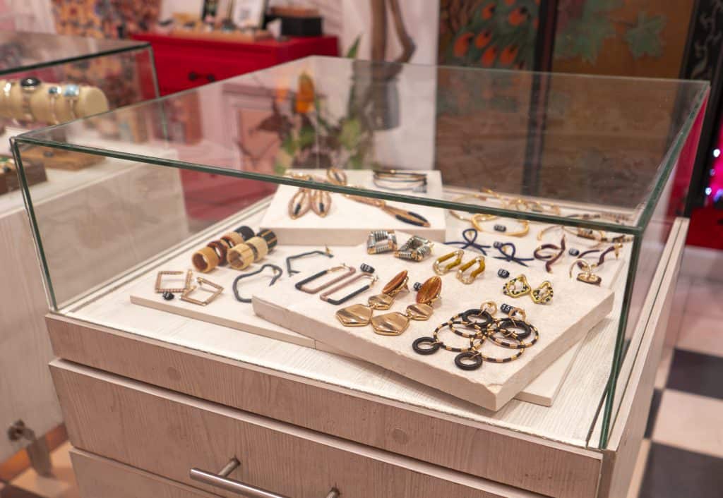 Glass jewelry display case at Arco Soleil in Casco Viejo, showcasing handmade rings, earrings, and accessories by local designers.